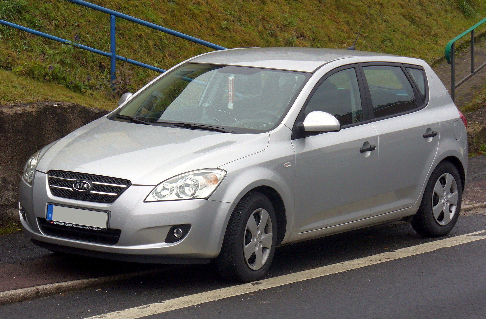 Alsó középkategóriás autók bérlése - Kia Ceed